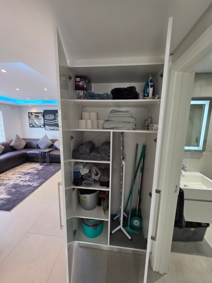 2 Bedroom Property for Sale in Lansdowne Western Cape